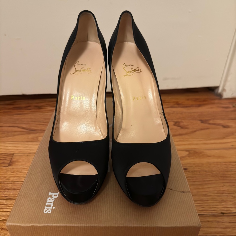 CHRISTIAN LOUBOUTIN Very Prive Satin 120mm open toe black heels size 41
